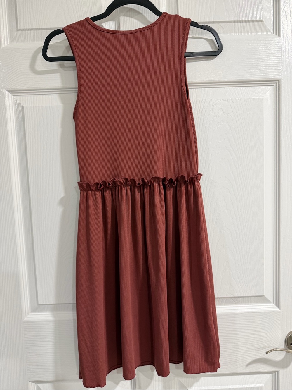 Sleeveless Rust Ribbed Dress - Picture 4 of 4